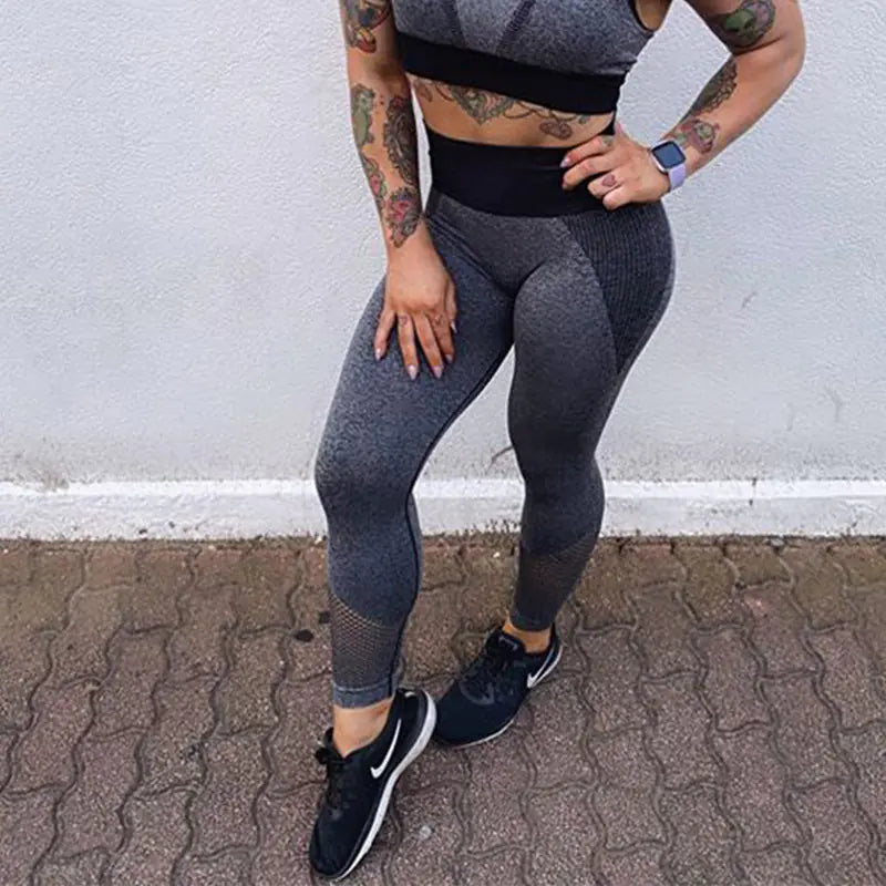 Summer Women's Yoga Outfit with Fitted Sports Bra