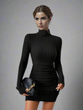 Sexy schwarzes Rollkragen-Minikleid