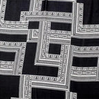 Schwarz-Weißer Poncho